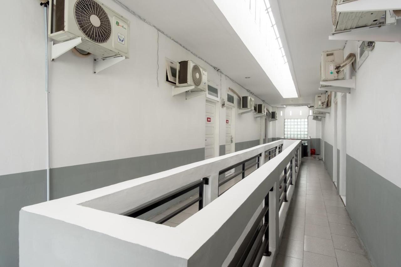 Oyo 447 Hutasimo Residence Medan Exterior photo