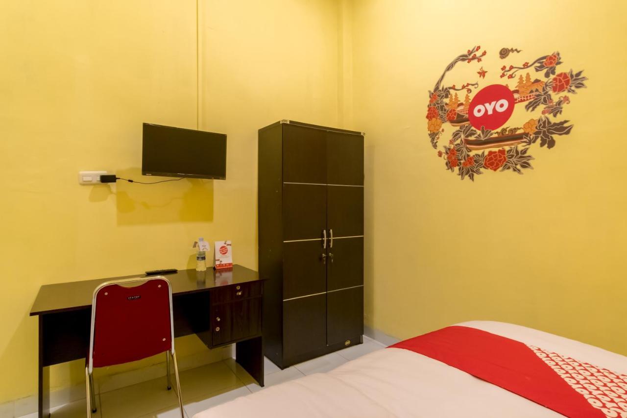 Oyo 447 Hutasimo Residence Medan Exterior photo