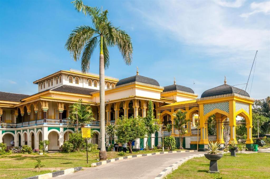 Oyo 447 Hutasimo Residence Medan Exterior photo